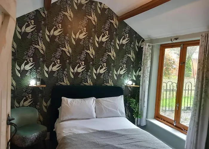 The Nook- Cotswold Guest Room